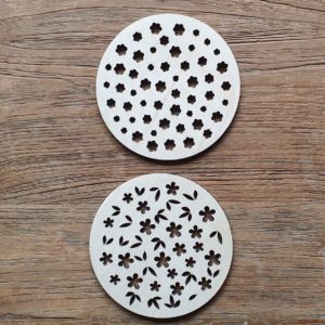 2x onderzetters met bloemetjesmotief