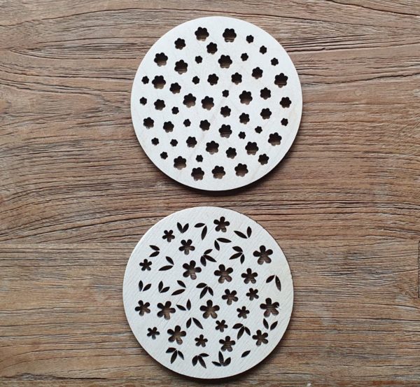 2x onderzetters met bloemetjesmotief