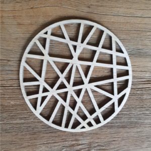 Onderzetter 10cm 3mm dik met lijnen motief van multiplex