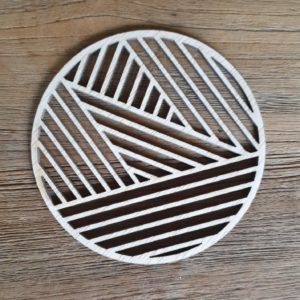 Onderzetter rond 10cm 3mm dik met schuine lijnen
