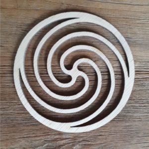 Houten onderzetter met spiraal motief